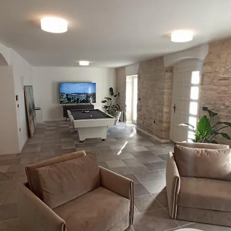 Damiani Villa *